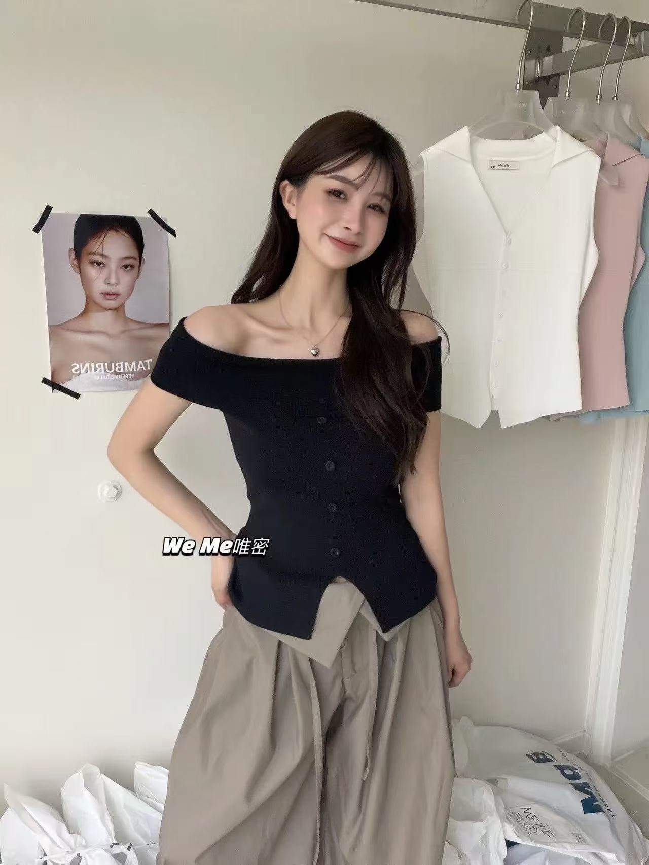 weme 여름 새로운 세련된 오프숄더 반팔 티셔츠 여성 몸매 가꾸기 오프숄더 핫걸 트임 니트 스웨터 맨위 여성