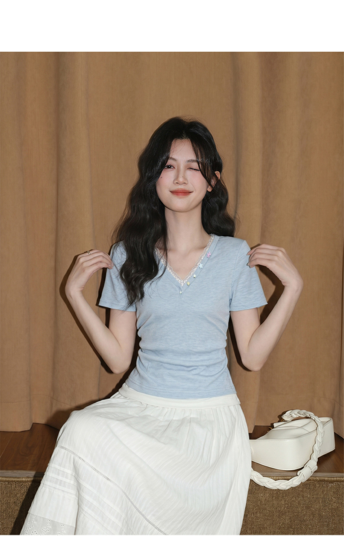 페이크 레이어드 V넥 반팔 티셔츠 여성 2026 여름 레이스 측면 자이언트 잘 생긴 긍정적 인 어깨 허리 수축 짧은 맨위