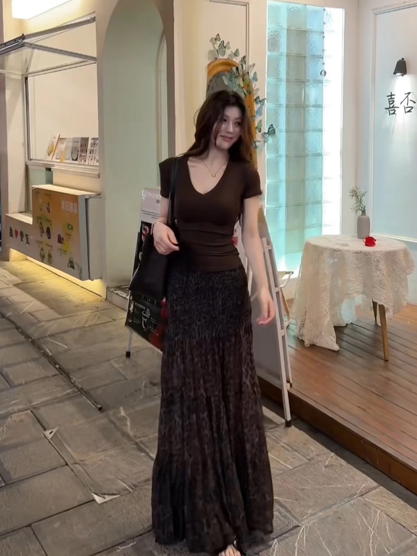 프랑스식 세트 배합하다 염색 주름 레오파드 무늬 프린트 세련된 다용도 캐주얼 반신 스커트 코디 V넥 반팔 맨위 여성