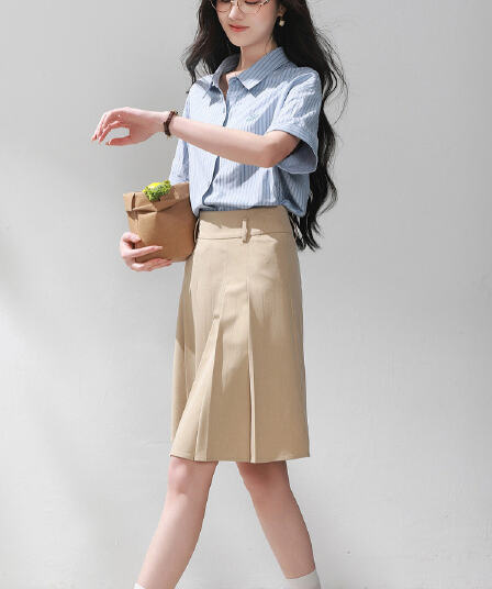 경관 그림 2026 여름 새로운 파란색 스트라이프 반팔 셔츠 자수 루즈핏 폴로 칼라 캐주얼 셔츠 맨위 여성
