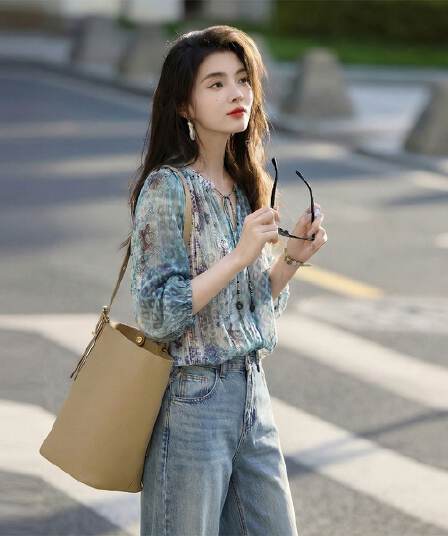 여름 주간 실크 꽃무늬 새로운 셔츠 2026 프랑스식 출퇴근 슬림해 보이는 Chic 루즈핏 아름다운 셔츠 햇빛 가리개 맨위