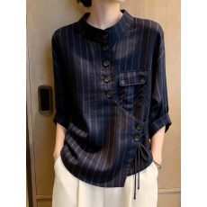 批发2026年夏季新品女装藏蓝色休闲风日常显瘦<b class='q'>条纹</b>排扣系带立领上衣