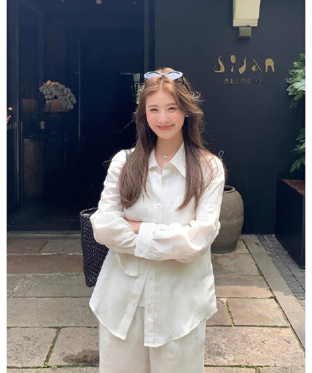 화이트 아마 여성 셔츠 2026 새로운 이른 가을 오래된 돈 바람 고급 센스 느슨함 외부 가져 가라. 통기성 셔츠 트렌디