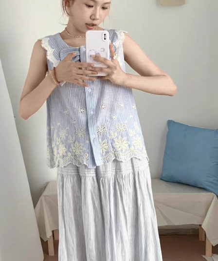 여름 새로운 파란색 작은 꽃무늬 자수 민소매 셔츠 여성 셔츠