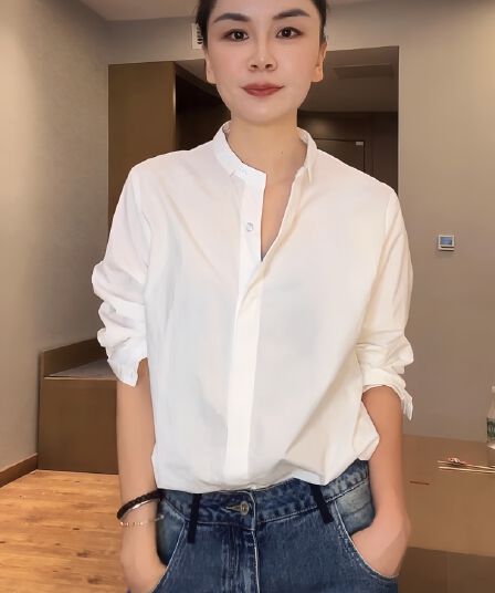프랑스식 작은 폴로 칼라 싱글 줄 버튼 긴팔 여성 셔츠 2026 새로운 가을 Chic 경력 출퇴근 고급 센스 맨위