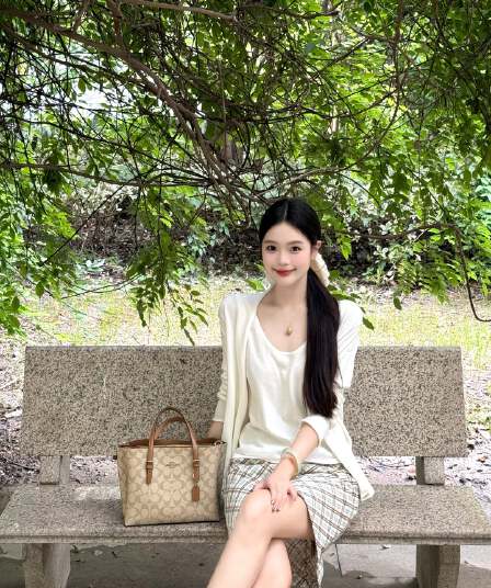 작은 대중 디자인 체크무늬 반신 스커트 여성 봄 가을 새로운 몸매 가꾸기 슬림해 보이는 하이웨이스트 한 마디 타이트 스커트 다용도 미니 스커트