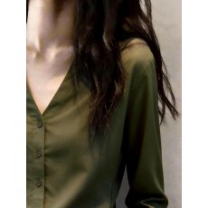 批发清冷极简军绿色上衣2026年秋季新品女蕾丝下摆别致高级感时髦小衫