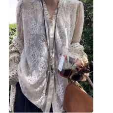 批发法式复古提花V领长袖蕾丝衫女秋冬新款独特气质宽松百搭叠穿上衣