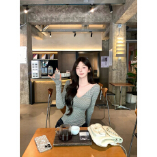 批发白水女 <b class='q'>条纹</b>掐腰<b class='q'>T</b> <b class='q'>条纹</b>V领<b class='q'>T</b><b class='q'>恤</b>女秋冬韩系设计感修身显瘦纯欲上衣