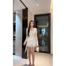 批发新款法式蕾丝罩衫蕾丝微透+显瘦设计感辣妹短裙氛围感