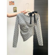 批发实拍 纯欲辣妹设计感波点露肩T恤女<b class='q'>秋</b>不规则打底别致斜肩长袖上衣