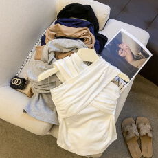 批发实拍 纯欲风磨毛保暖交叉挂脖背心修身显瘦女固定带胸垫<b class='q'>百搭</b>