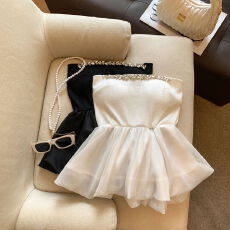 批发实拍 气质重工镶钻一字肩抹胸背心女<b class='q'>春</b>季法式设计感褶皱裙摆上衣