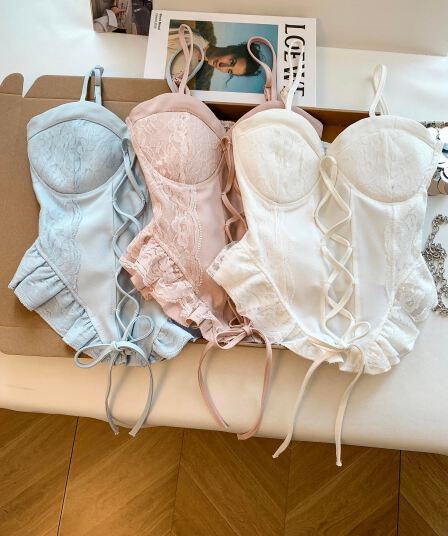 실사 달콤함 섹시함 품격 레이스 측면 십자가 스트랩 불규칙 벨트 가슴 패드 쇼트 스타일 캐미솔 여름