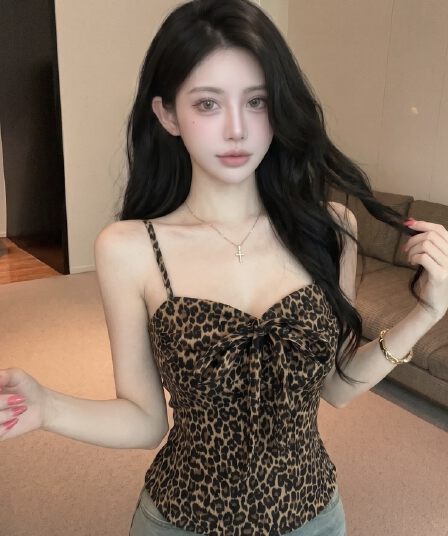 실사 핫걸 바람 쇼트 스타일 캐미솔 여름 새로운 몸매 가꾸기 슬림해 보이는 맨위 스트랩 여성 의류 인사이드 가져 가라.