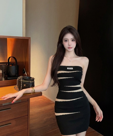 실사 검정색 패치워크 튜브탑 니트 여성 드레스 여름 순수한 욕망 섹시함 핫걸 몸매 가꾸기 슬림해 보이는 타이트 스커트 미니 스커트