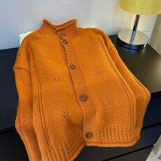 批发<b class='q'>北极</b><b class='q'>绒</b>【腈纶35%锦纶40%PBT25%】钩花针织卷边圆领设计感毛衣外套