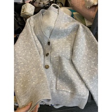 批发<b class='q'>北极</b><b class='q'>绒</b>【腈纶35%锦纶40%PBT25%】慵懒风波点V领针织开衫外套上衣