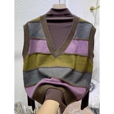 批发春秋新款鸡心领内搭马夹针织背心松弛女时尚彩色撞色条纹毛衣马甲