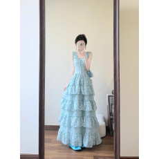 批发漂亮掐腰蓝色碎花<b class='q'>吊带</b>连衣裙女夏2026新款小个子高级感蛋糕裙长裙
