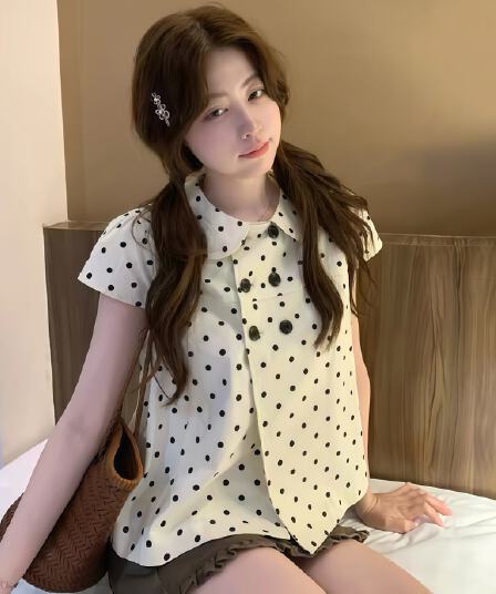 여름 새로운 프랑스식 이중 버튼 도트 무늬 블라우스 디자인 센스 외국 가스 장난기 넘치는 반팔 맨위