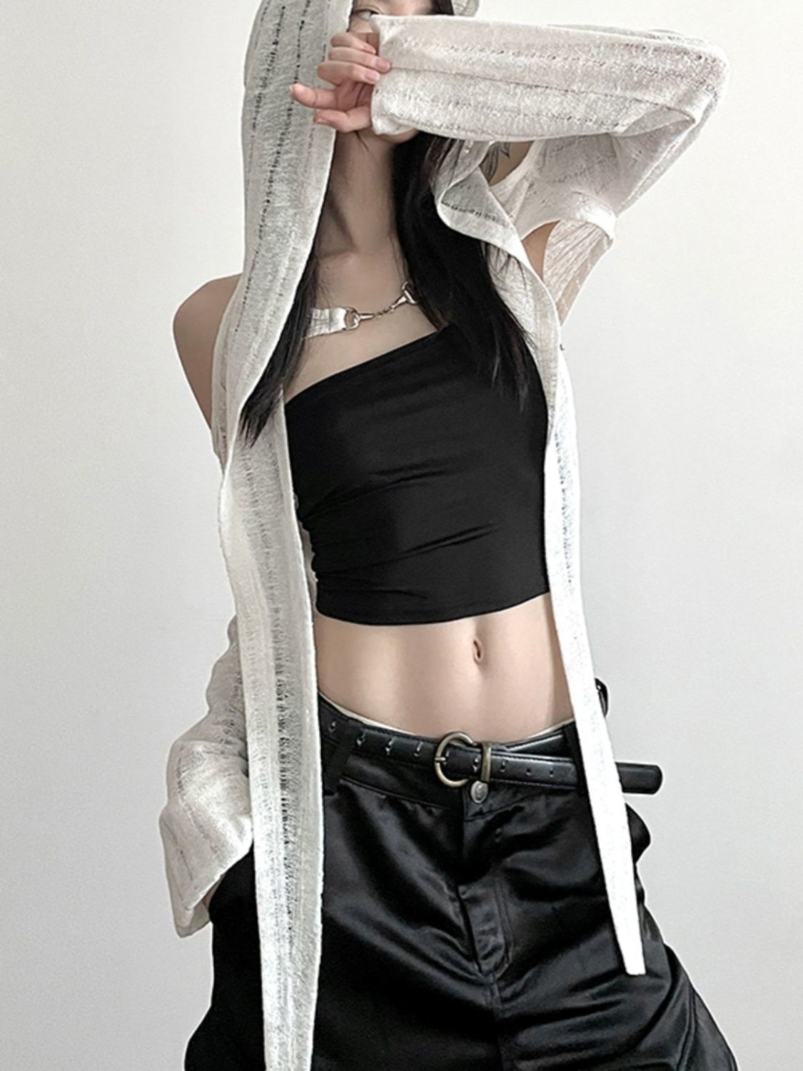 원본 높은 품질 원단 작은 대중 수공 찢어진 오프숄더 후드 블라우스 여성 슬림해 보이는 단색 다용도 쇼트 스타일 재킷