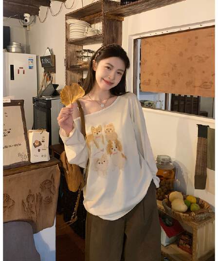 원본 원단 만화 프린트 비스듬한 어깨 긴팔 티셔츠 여성 가을 새로운 루즈핏 캐주얼 맨위 트렌디