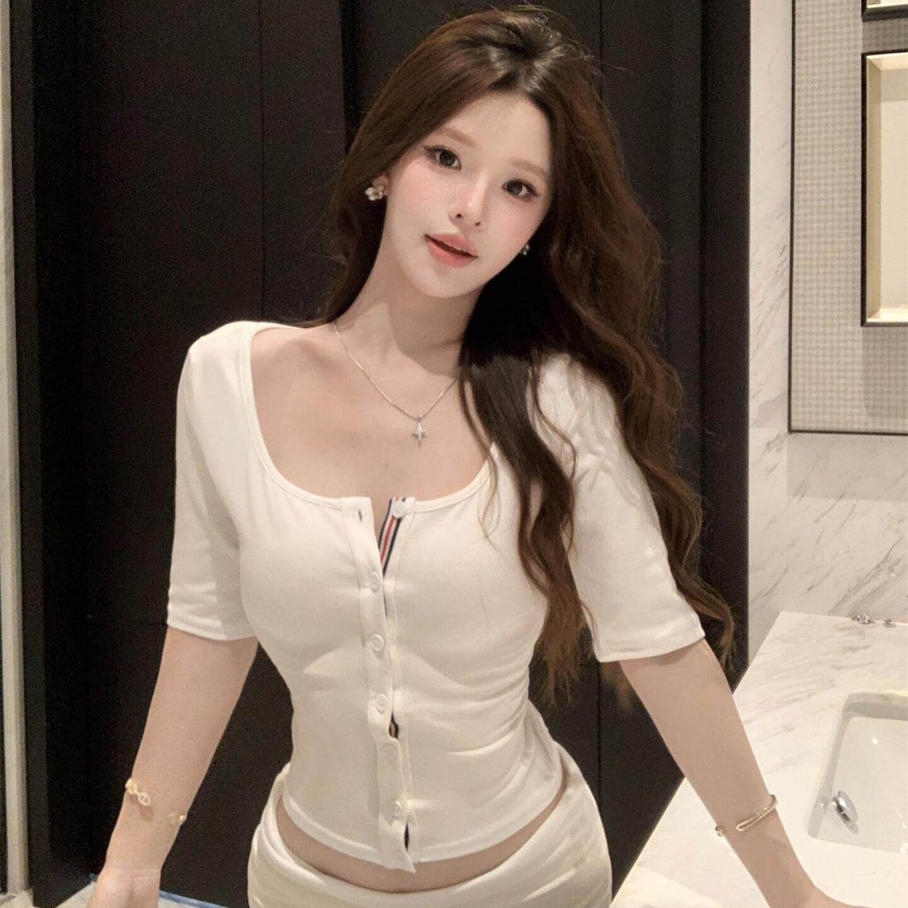 사람들 면 2 2 화이트 u 칼라 긍정적 인 어깨 중간 소매 티셔츠 여성 여름 몸매 가꾸기 배색 디자인 센스 오픈 가디건 쇼트 스타일 맨위