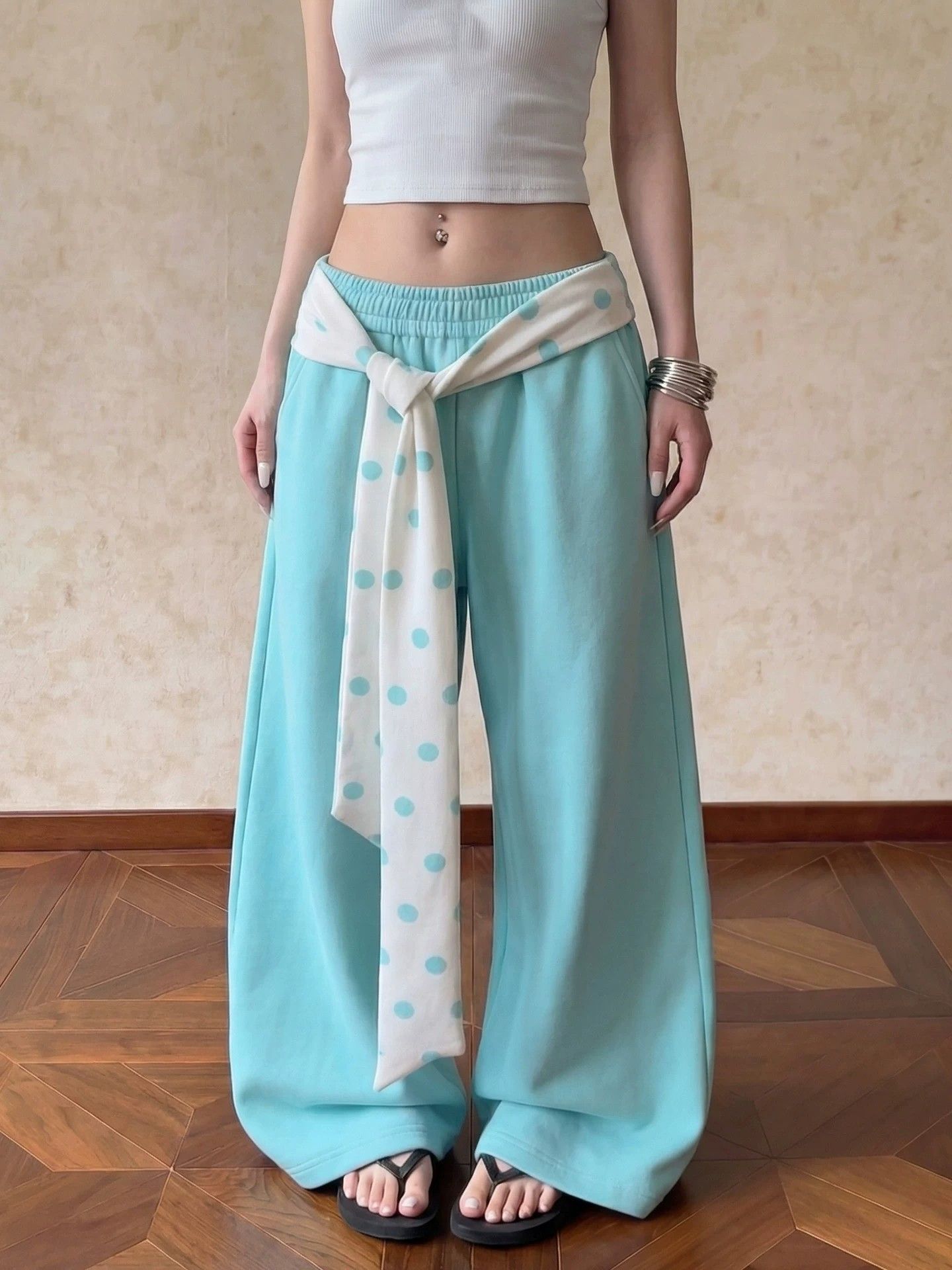 순수한 Mianhua 면 복합 자수 캐주얼 와이드 레깅스 바지 2026 여름 도트 무늬 스트랩 루즈핏 도루 센스 모통이 칼 긴 바지