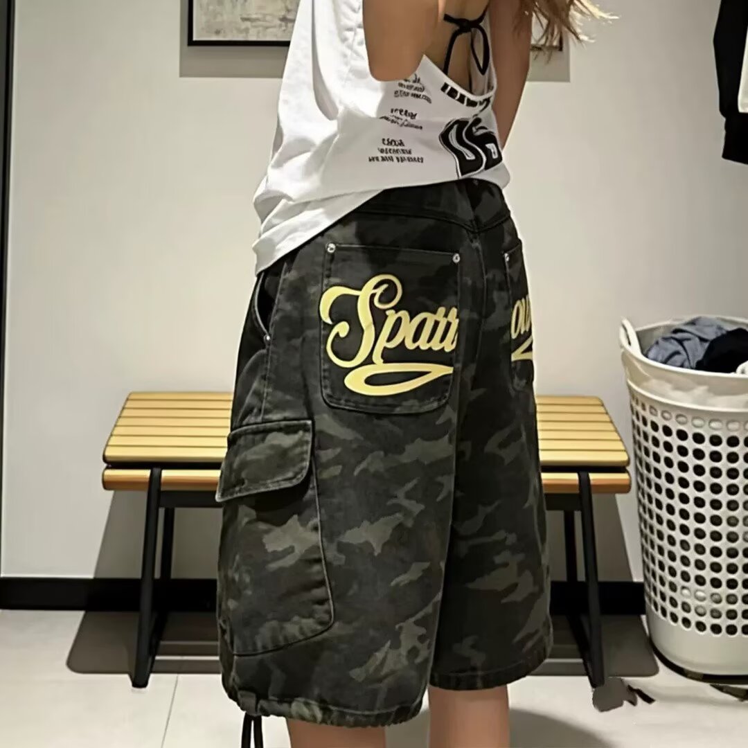 레트로 카모플라주 알파벳 프린트 주머니 스트랩 워크웨어 청바지 여성 2026 여름 새로운 루즈핏 넓은 다리 오부 바지