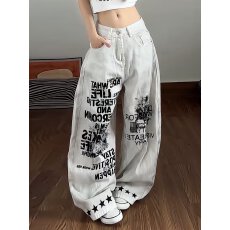 批发设计感做旧字母印花阔腿<b class='q'>牛仔裤</b>女夏薄款2026新款<b class='q'>时尚</b>显瘦弯刀裤子