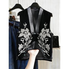 批发2026春<b class='q'>秋</b>新中式丝绒新中式背心马甲女洋气钉珠刺绣轻国风盘扣上衣
