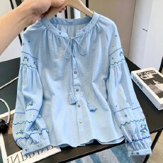 批发2026春季新款圆领系带长袖<b class='q'>衬衫</b>温柔风显瘦刺绣<b class='q'>衬衣</b><b class='q'>灯笼袖</b>上衣