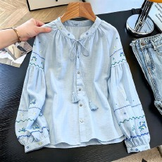 批发2026春季新款圆领系带长袖<b class='q'>衬衫</b>温柔风显瘦刺绣<b class='q'>衬衣</b><b class='q'>灯笼袖</b>上衣