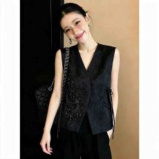 批发简约新中式重工绣花马甲女2026年<b class='q'>春</b>黑色时尚潮流优雅V领坎肩开衫