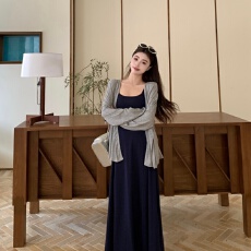 批发实拍大码女装2025<b class='q'>夏</b>季胖MM秋季针织长裙修身显瘦搭配灰色披肩