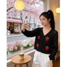 批发镂空刺绣草莓v领毛针织衫女春夏设计感小众<b class='q'>甜美</b>减龄短款开衫上衣
