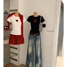 批发辣妹美式红色爱心刺绣圆领<b class='q'>修身</b><b class='q'>短袖</b>T恤
