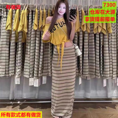 批发夏季<b class='q'>韩版</b>时尚百搭宽松显瘦绑带字母短袖冰丝针织+条纹长裙套装