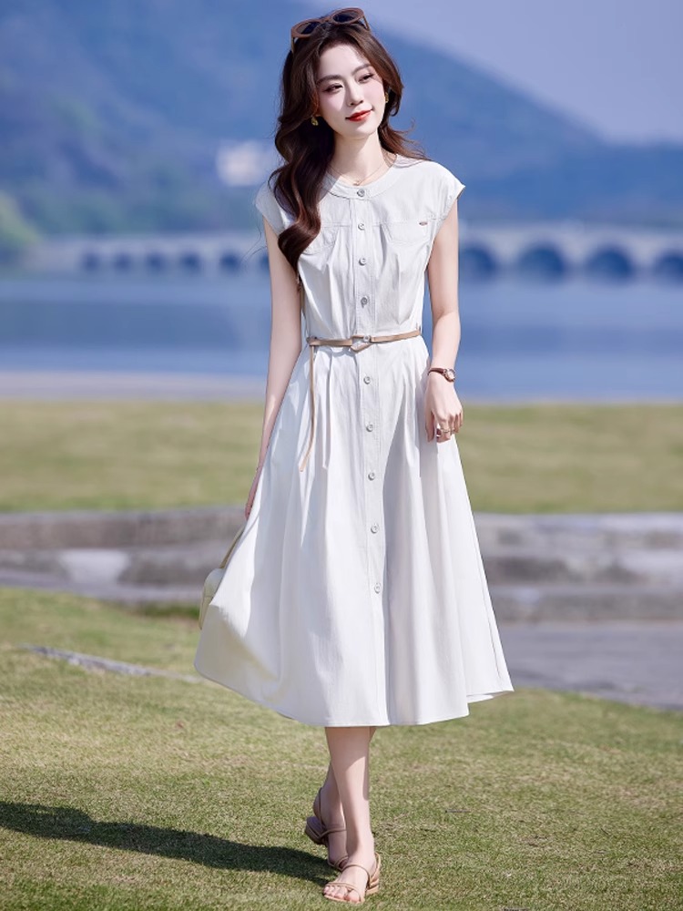 화이트 여성 드레스 여름 2026 새로운 도파민 품격 관대 한 점잖은 슬림해 보이는 연령 감소 중간 길이 치마