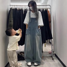 批发可盐可甜减龄直筒<b class='q'>牛仔</b><b class='q'>背带裤</b><b class='q'>女</b>潮ins垂感松弛高腰宽松阔腿<b class='q'>牛仔</b>裤