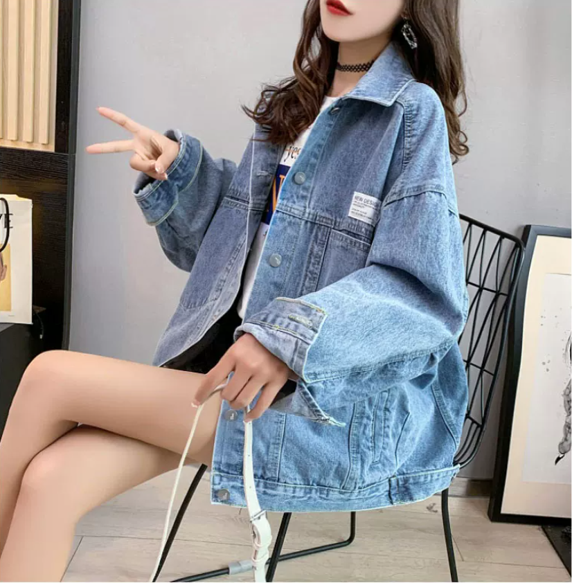 봄 가을 2026 년 새로운 레트로 홍콩 느낌 디자인 센스 튀김 거리 긍정적 인 어깨 데님 여성 코트 루즈핏 bf 느긋한 바람