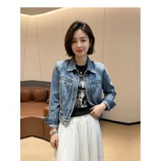 批发<b class='q'>牛仔</b>外套女2026春秋新款外搭复古洋气减龄高级感长袖短款夹克上衣
