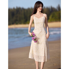 批发高级刺绣优雅吊带<b class='q'>连衣裙</b>2025年夏季度假风精致仙气<b class='q'>连衣裙</b>