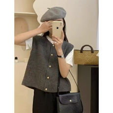 25年都市休闲时髦女针织马甲背心叠穿外搭毛衣坎肩上衣