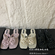 韩版法式碎花坡跟露趾一字拖鞋女夏外穿2026年新款花朵气质款