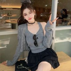 批发韩系ins刺绣辣妹<b class='q'>吊带</b><b class='q'>背心</b>配长袖开衫外披女秋冬<b class='q'>新款</b>休闲两件套装