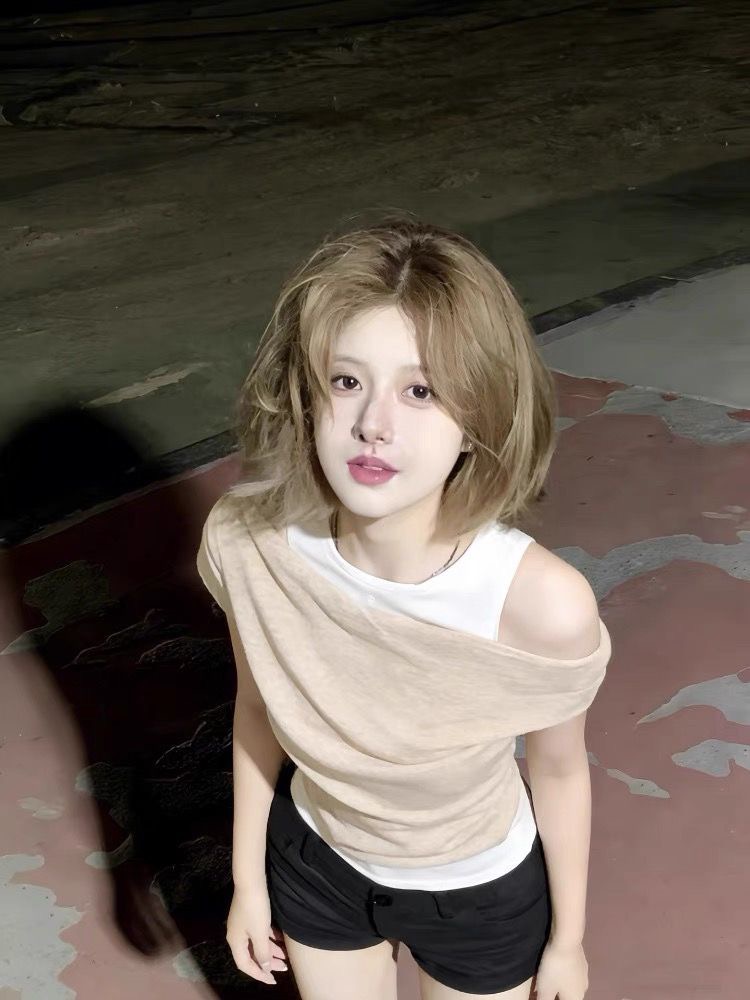 프랑스식 레트로 불규칙 배색 패치워크 반팔 티셔츠 여성 여름 디자인 센스 몸매 가꾸기 슬림해 보이는 페이크 레이어드 맨위