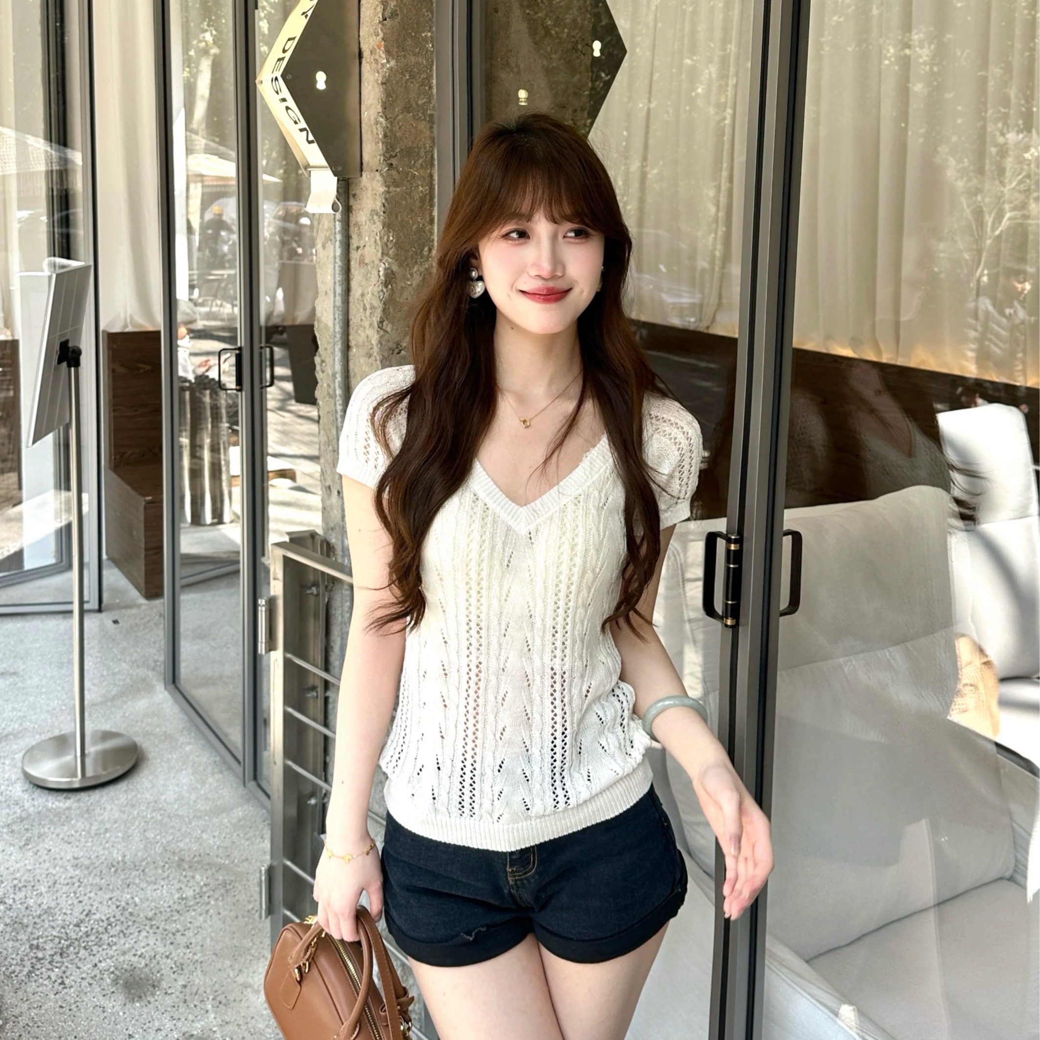 고급 순수한 욕망 통제 한국 스타일 홀로우 아웃 마이크로 ~을 통해 V넥 티셔츠 여성 2026 여름 새로운 얇은 스타일 몸매 가꾸기 니트 반팔