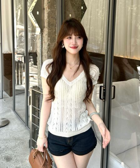 고급 순수한 욕망 통제 한국 스타일 홀로우 아웃 마이크로 ~을 통해 V넥 티셔츠 여성 2026 여름 새로운 얇은 스타일 몸매 가꾸기 니트 반팔